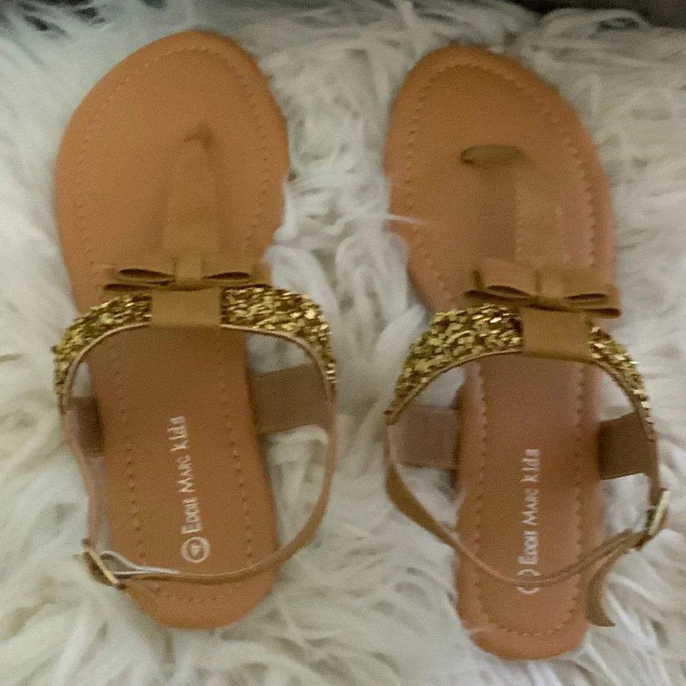 Eddie Marc Girls Kids sandals brown shoes with gold metallic accents Size 4 New